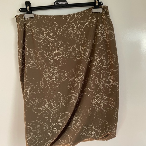 Calvin Klein Ruched Pencil Skirt . Size 8 - Picture 9 of 9